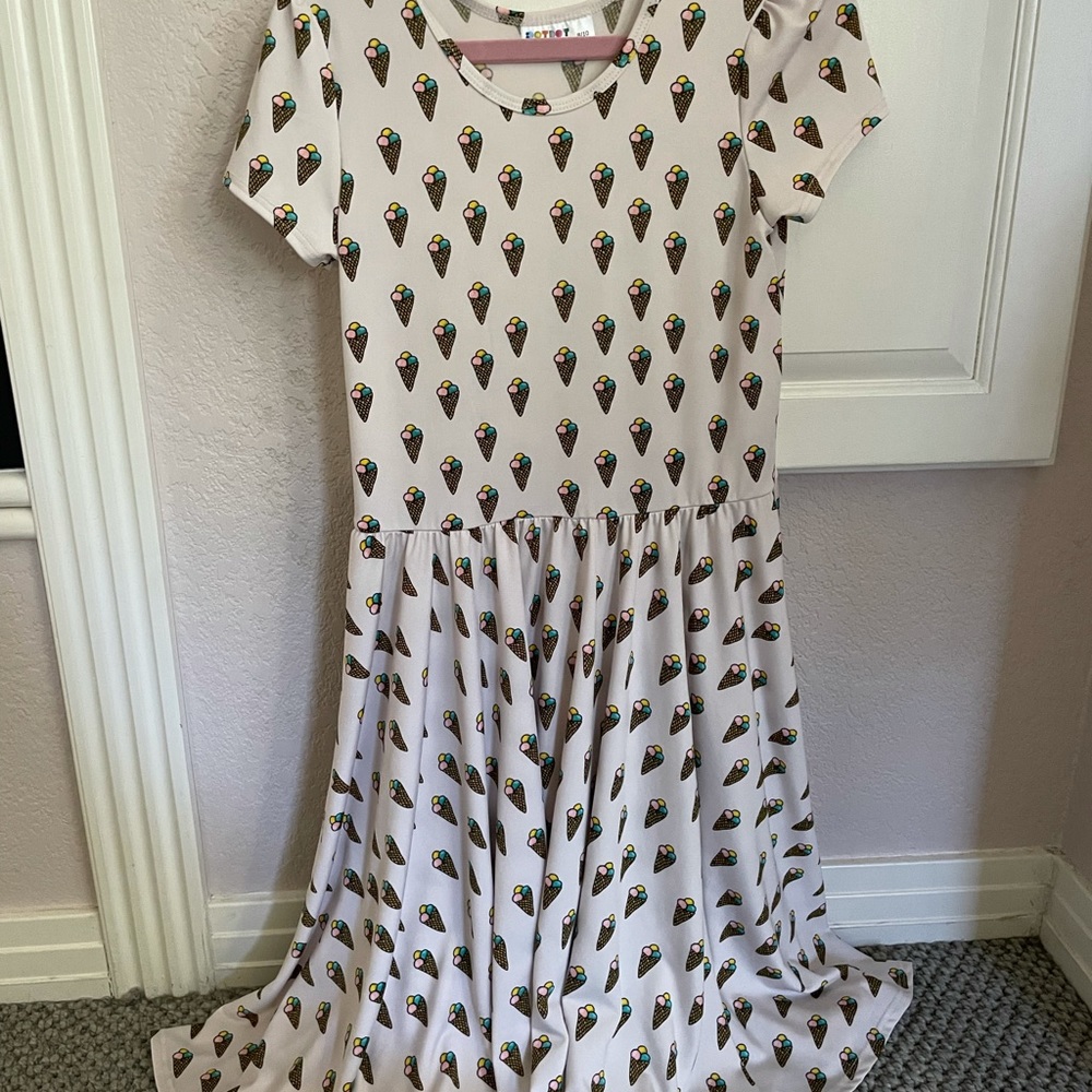 Dot dot smile ice cream dress